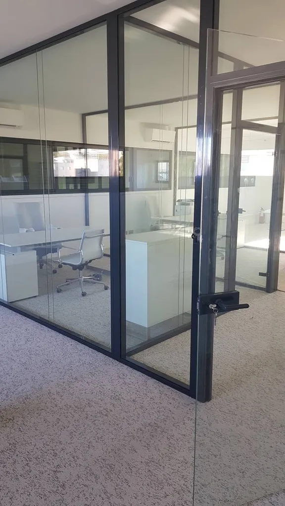 Cloisons amovibles vitrées sur ossature aluminium à Aix en Provence