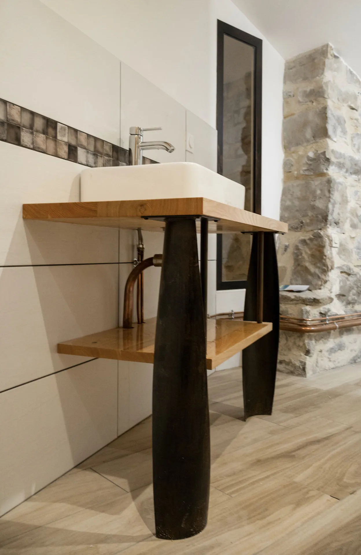 Aménagement de salle de bain à Labeaume en Ardèche : une création sur mesure signée par Willy Menuiserie.