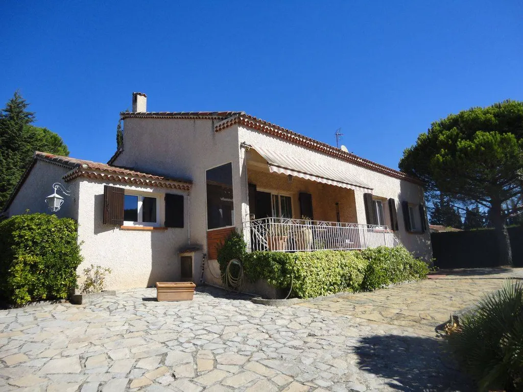 Notre zone d'activité pour ce serviceTerrain à bâtir à Roquevaire 13360, Bouches-du-Rhône : construire sa maison familiale avec garage et jardin