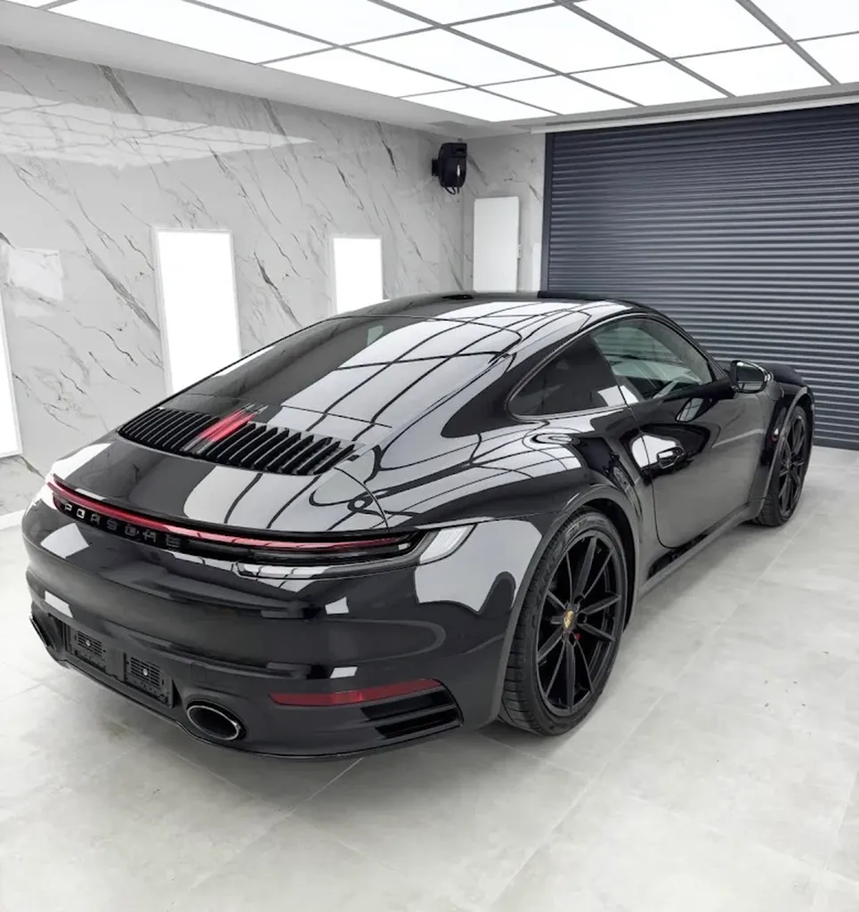 Lustrage complet et protection céramique GTECHNIQ sur Porsche 992 à Marne-la-Vallée Chessy 77700