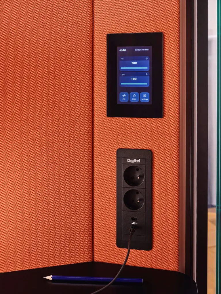 Cabine acoustique Calo compacte et design en région PACA : solution idéale à Marseille, Aix-en-Provence et Toulon pour bureaux calmes et productifs