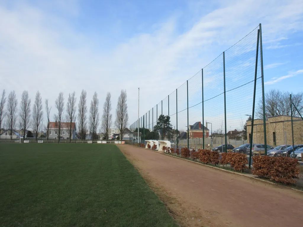 La sécurité et la délimitation de vos terrains sportifs répondent-elles aux exigences de la pratique ? Clôtures Bataille, votre entreprise spécialisée dans l'installation de clôtures, propose des solutions dédiées aux complexes à Cormeilles dans l'Eure.  