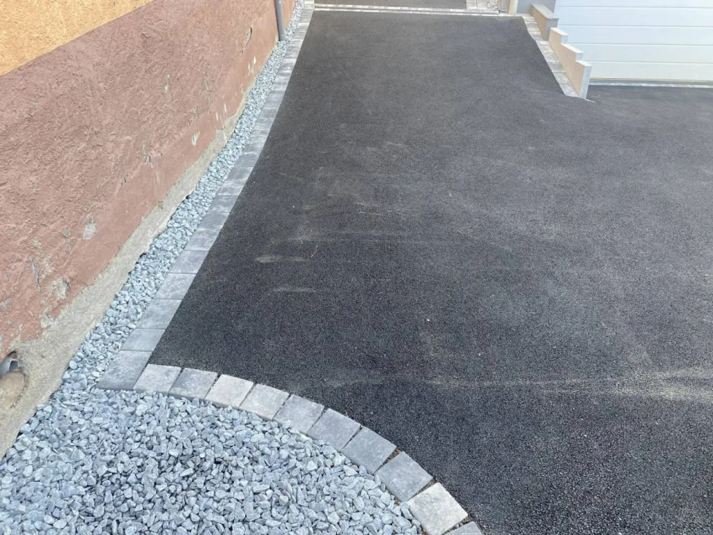 Allée en pavé et enrobé d'une maison à Strasbourg CLK 