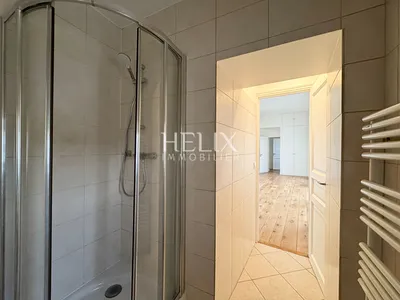 A vendre Le Pecq quartier Saint-Wandrille comme une maison pour ce joli appartement cinq pièces avec terrasses/jardin situé dans une petite copropriété à l'abris des regards.