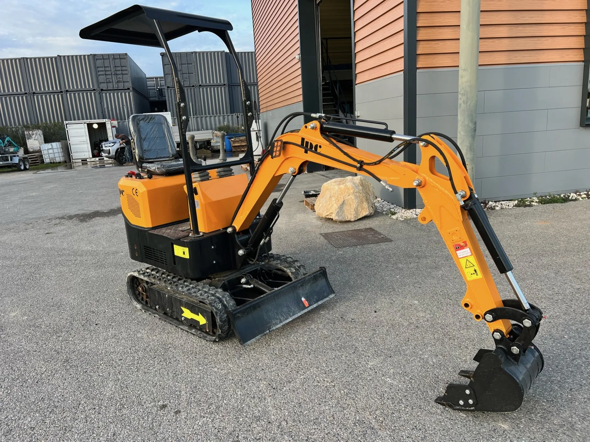 Location mini-pelle 1 tonne sans chauffeur Bouches du Rhône