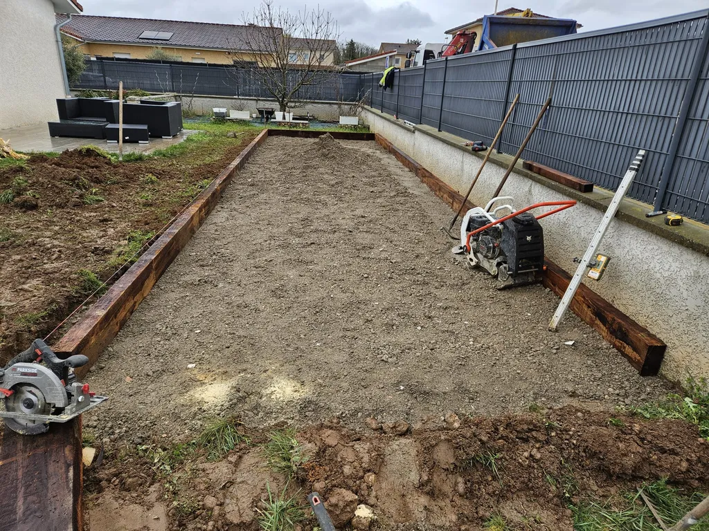 Création d'un terrain de pétanque sur mesure avec éclairage LED à Ambérieu-en-Bugey dans l'Ain