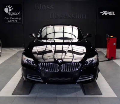 Redonner éclat à la BMW Z4 avec un polissage intensif chez Gloss Obsession.
