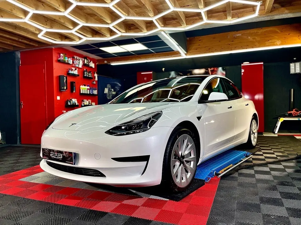 Protection carrosserie film PPF Lyon et traitement céramique tesla modèle 3 