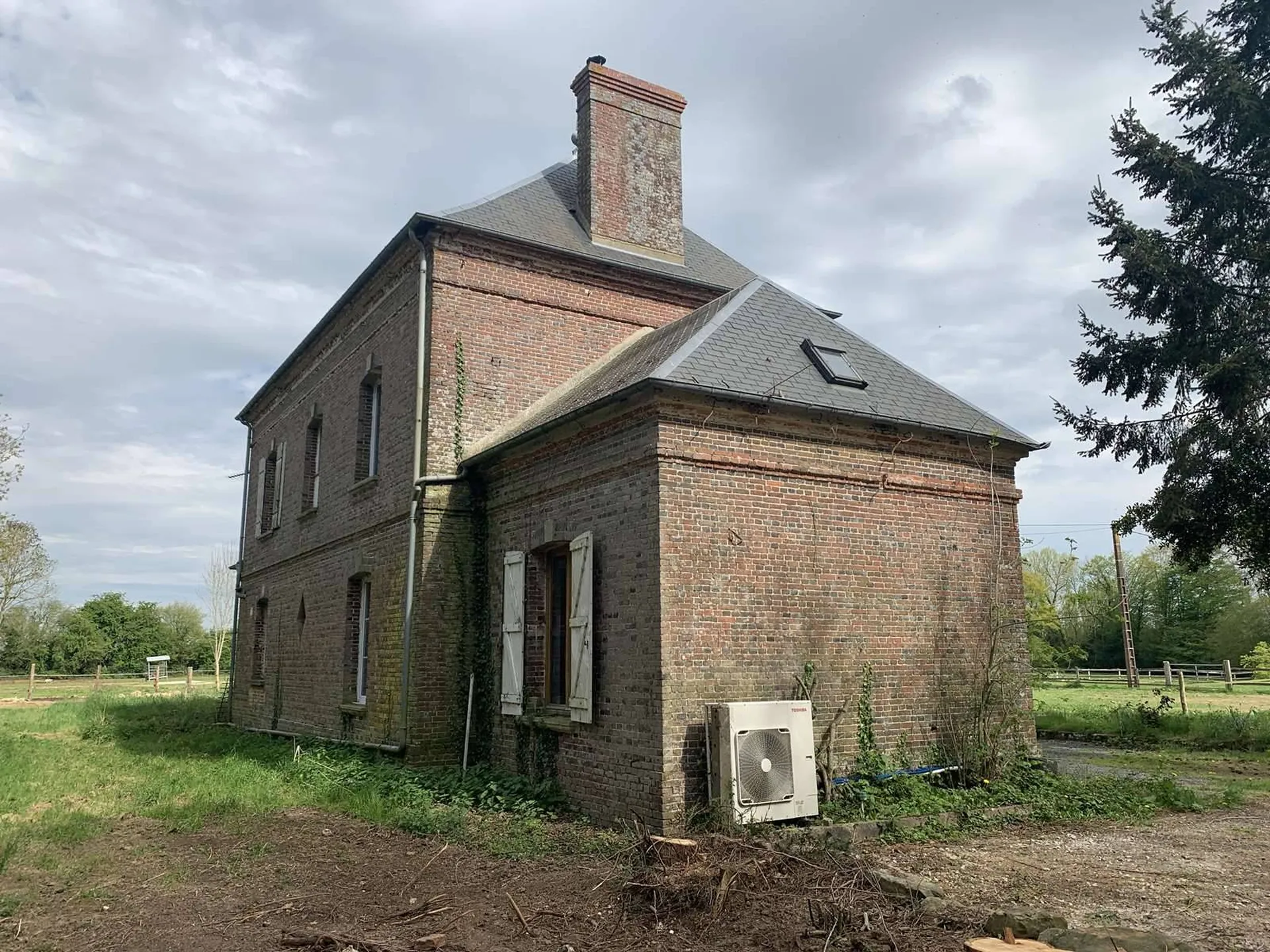 A vendre - Dans la région de BERNAY (27300) : une propriété équestre avec 3 HA 80 A de terrain