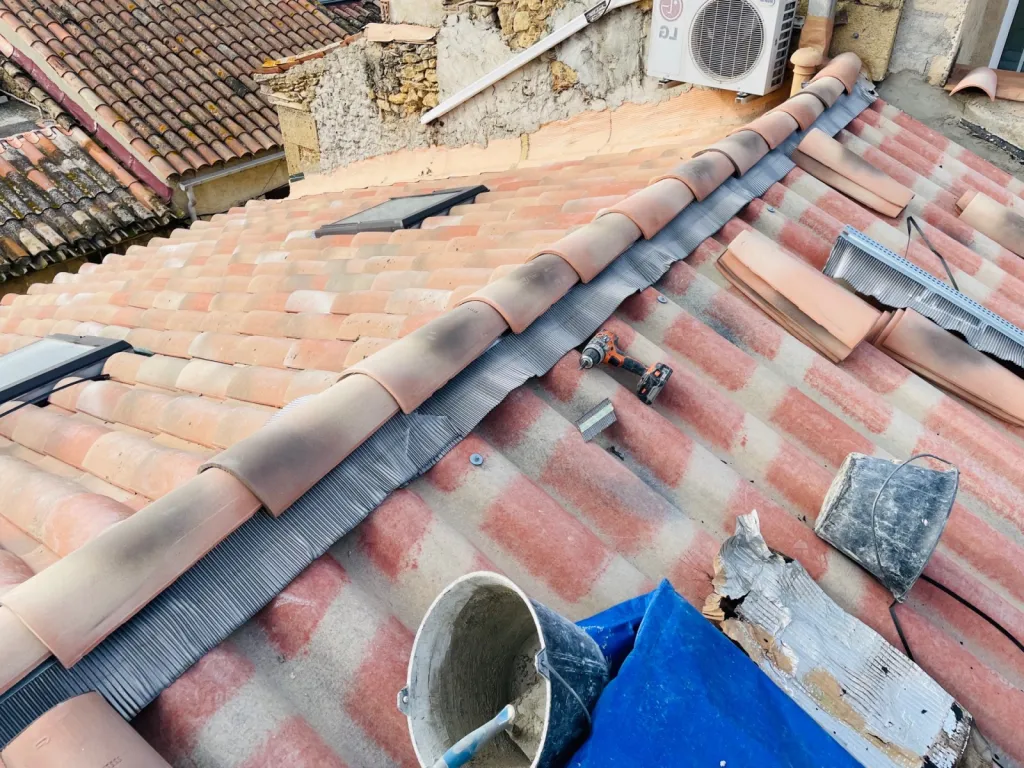 pose du faitage type closoir sur éguilles 13510