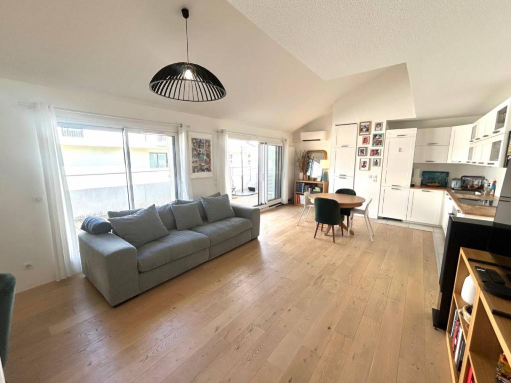 Beau T4 avec terrasses dans résidence de standing Bordeaux Caudéran  