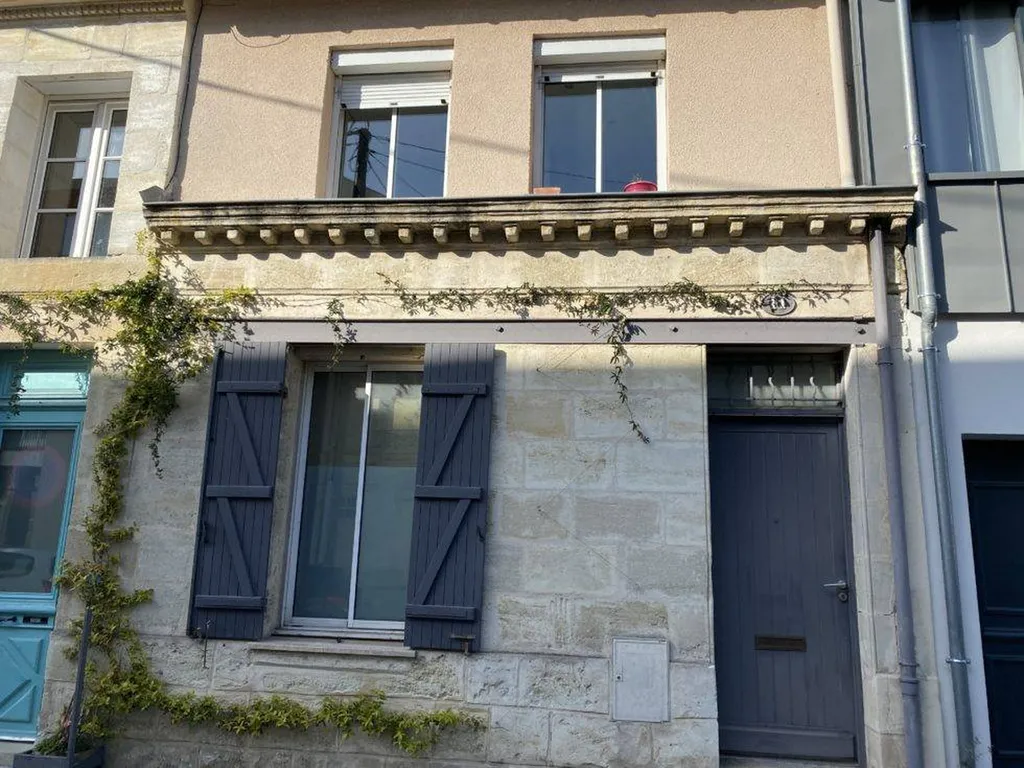 Vente d'une échoppe de type 3 d’environ 62m² avec cour BORDEAUX Barrière de Pessac 