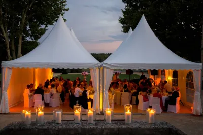 Louer une tente pour votre mariage de plein air