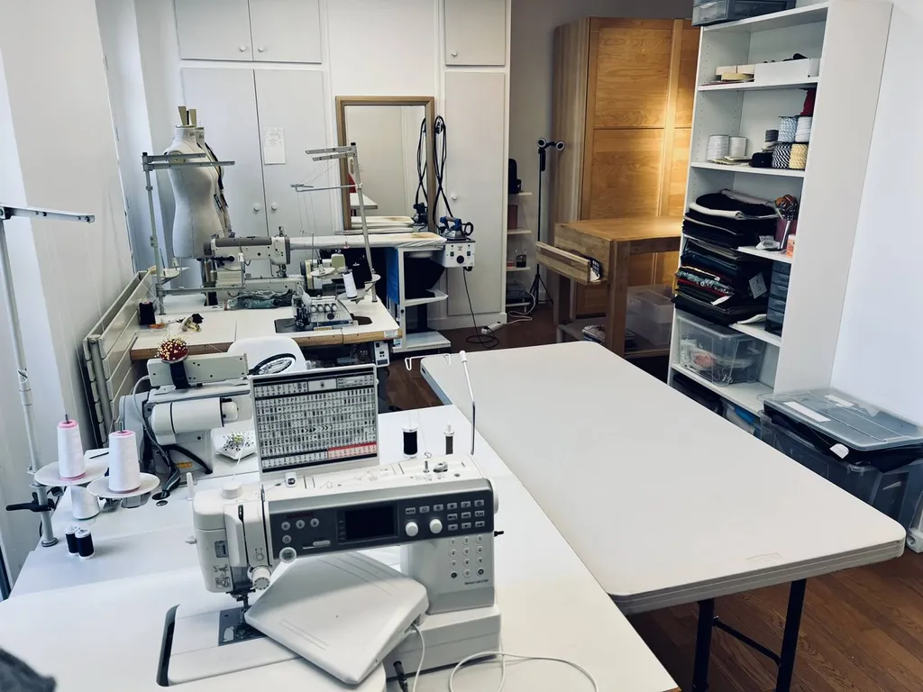 atelier confection traditionnel tailleur femme couture sur mesure vêtement yvelines versailles saint germain en laye paris