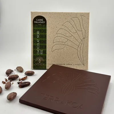 Tablette de chocolat noir 85 % Terrakoa grand cru cacao Madagascar fabriquée à Marseille selon une fabrication artisanale bean-to-bar