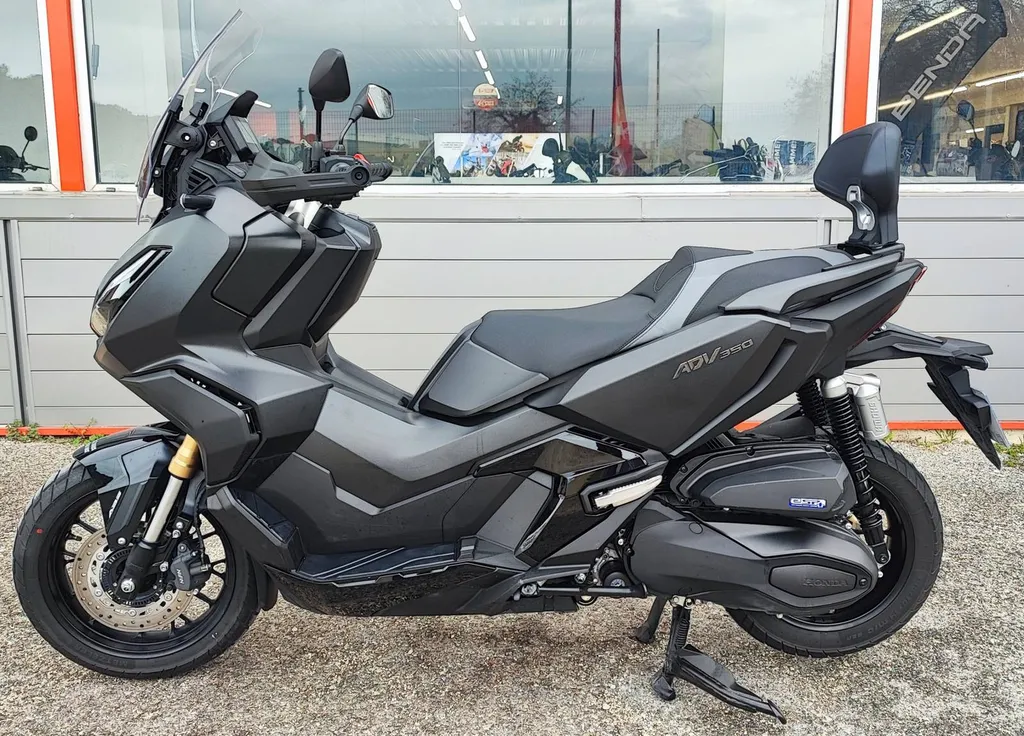 HONDA ADV 350 DU 04/2024 AVEC 9200 KM.