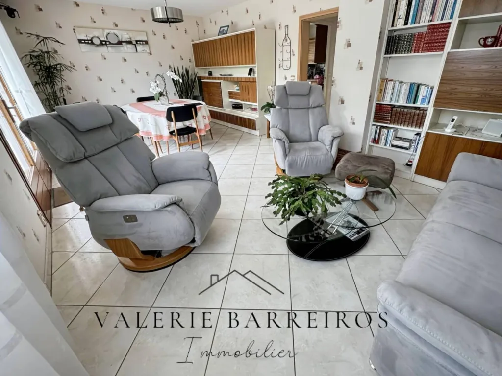 A saisir maison de 80 m2 édifiée sur 571 m2 de terrain sur la commune de LA SAUSSAYE 27370