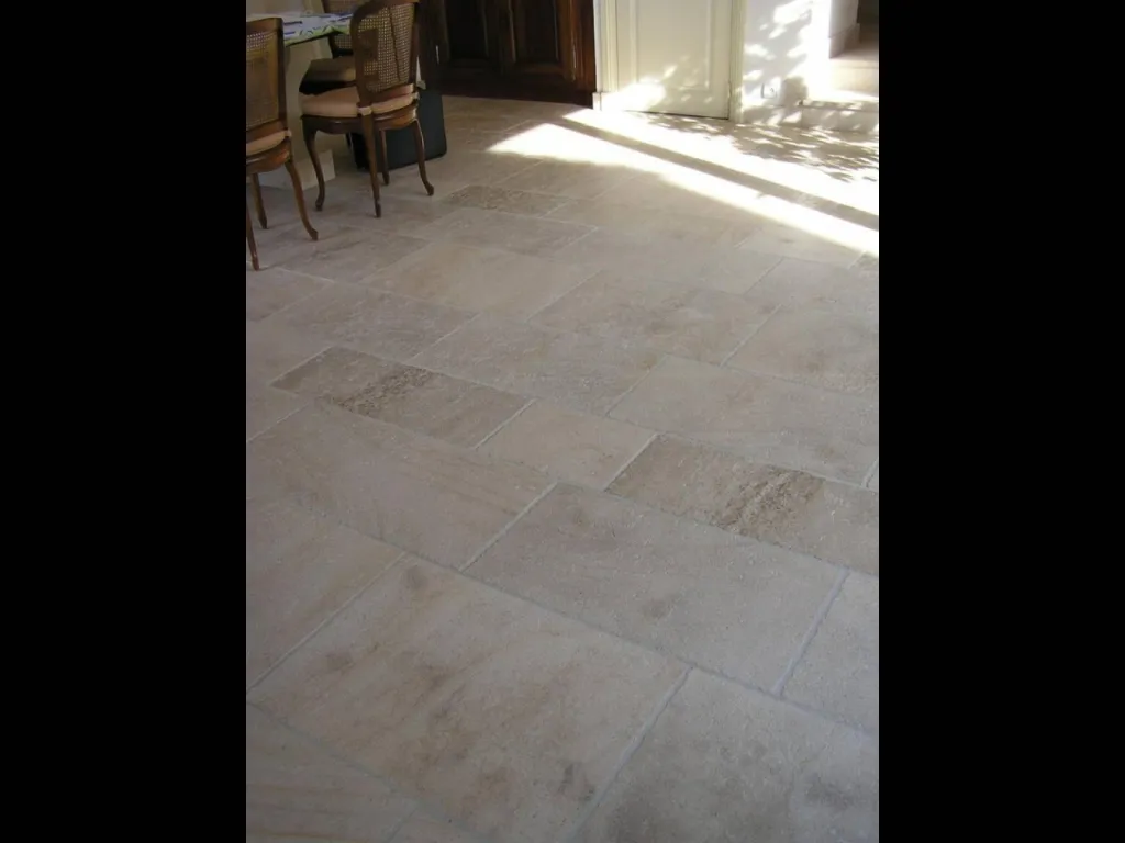 Tailleur de pierre. Périgord / Dordogne, dallage, margelle, pavés, escalier, plan de travail de Bordeaux à Sarlat et d'Angoulême à Agen