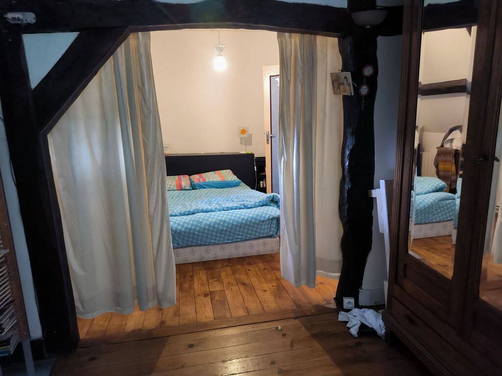 VISITE – Charmante chaumière proche Honfleur (14600) sur un beau terrain avec dépendance