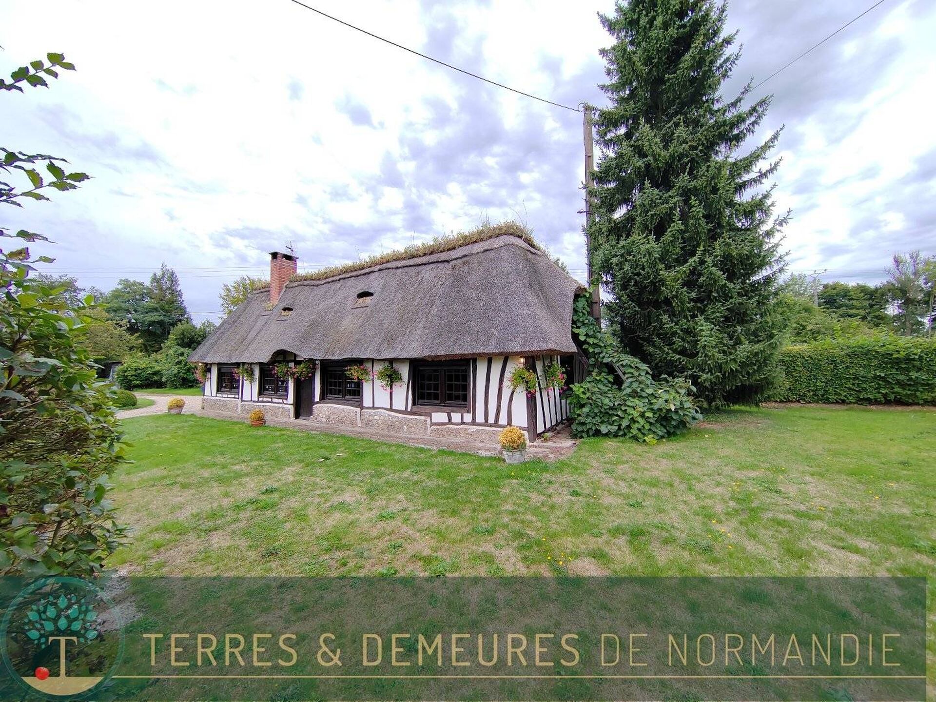 BOURNEVILLE-SAINTE-CROIX  (27500), 5 minutes des commerces.