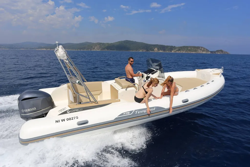 Bateau Tempest 775 Capelli état neuf à vendre à Bandol