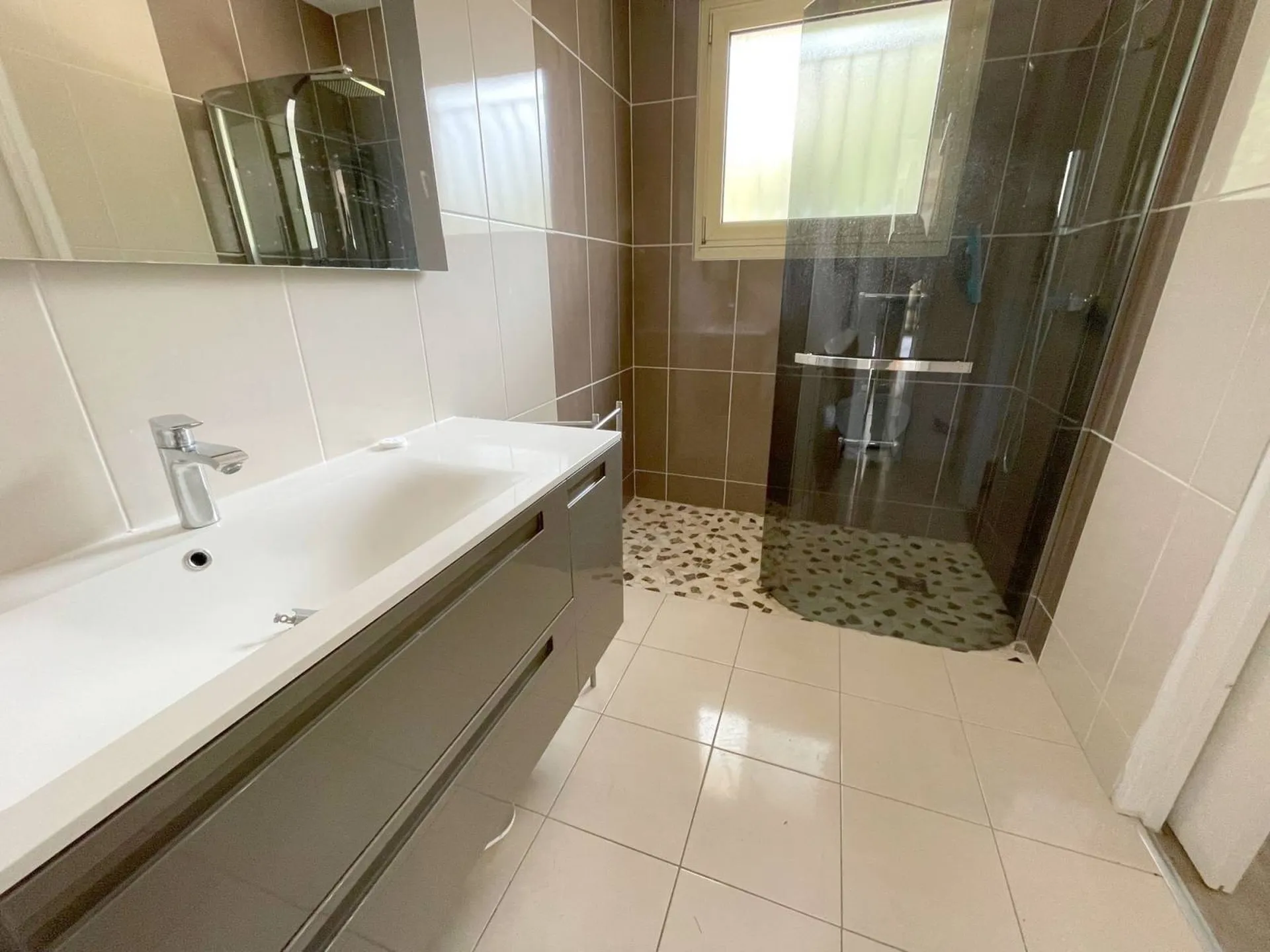 Vente Roquefort la Bédoule maison sur 2 niveaux T4 + T2 en rez de jardin Roquefort la Bédoule  deux logements