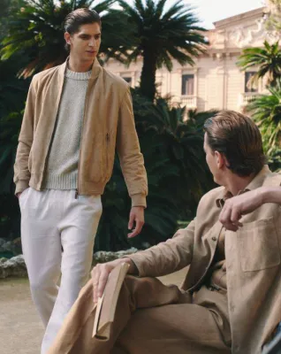 La nouvelle collection Tod's pour hommes printemps-été 2025 des images d'élégance à l'italienne.