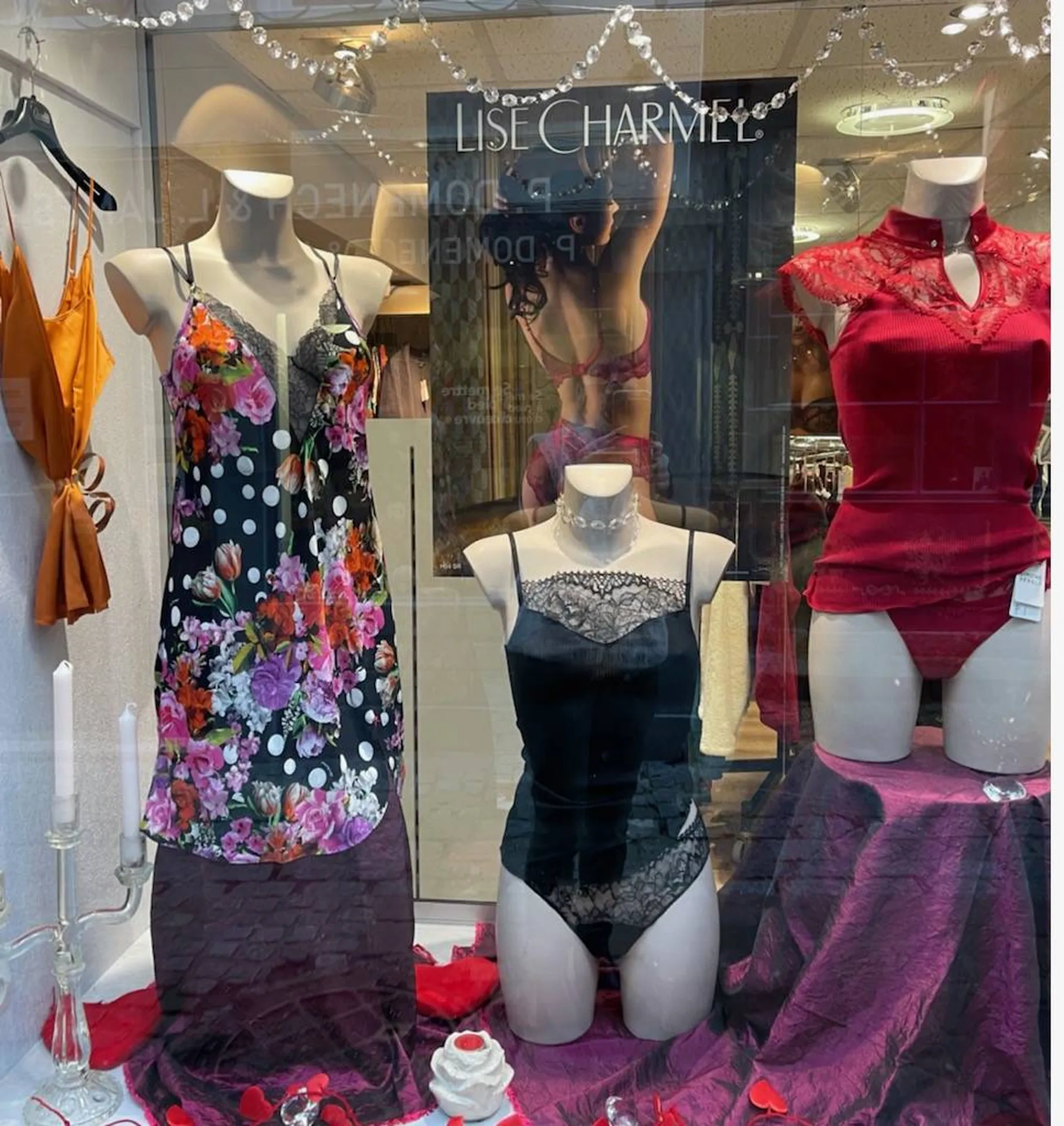 L’Agence Immobilière Terres et Demeures de Normandie Eure 27 vous propose de venir découvrir cette affaire de lingerie-corseterie essentiellement féminine et avec une bonne rentabilité. Très belles marques représentées, dont l’exclusivité pour certai