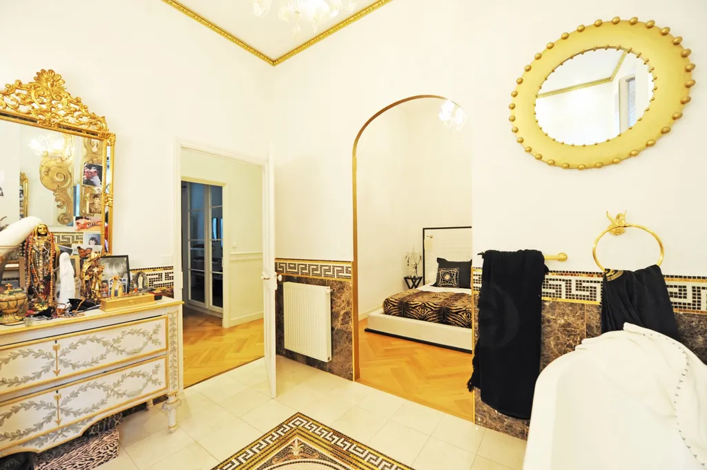 A vendre, AVIGNON INTRA-MUROS, appartement design dans Immeuble Haussmannien   