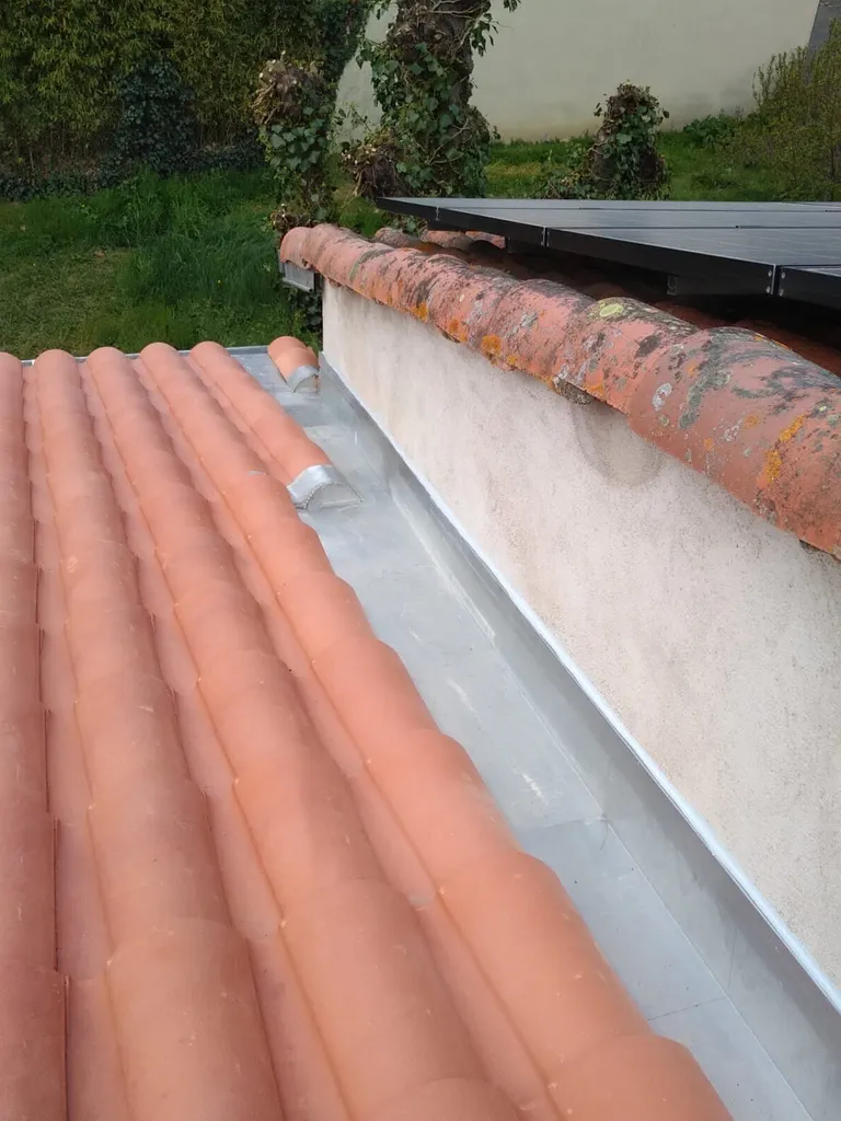 couloir mural en zinc dans le Tarn par Les toits de Cocagne