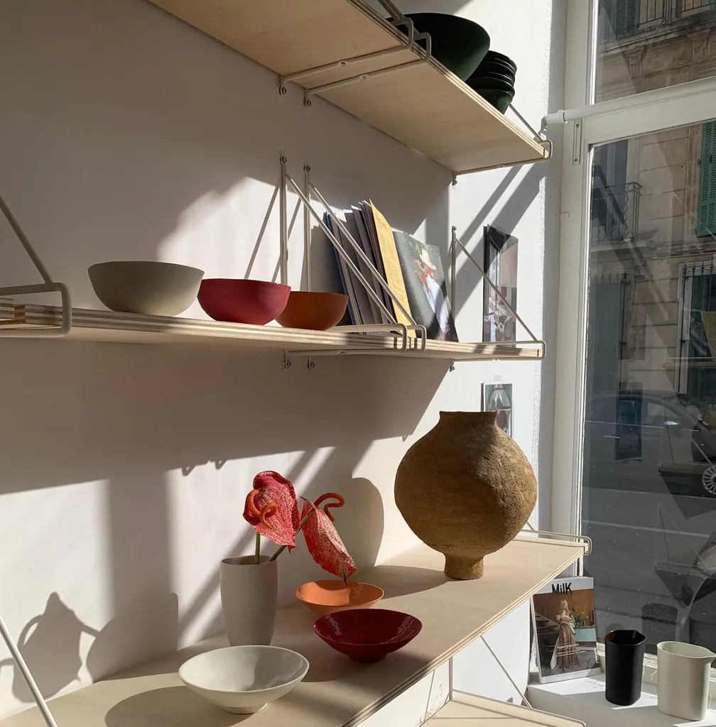 Céramiste à Marseille : céramiques en porcelaine de Limoges teintées dans la masse dans notre atelier à Marseille 13007