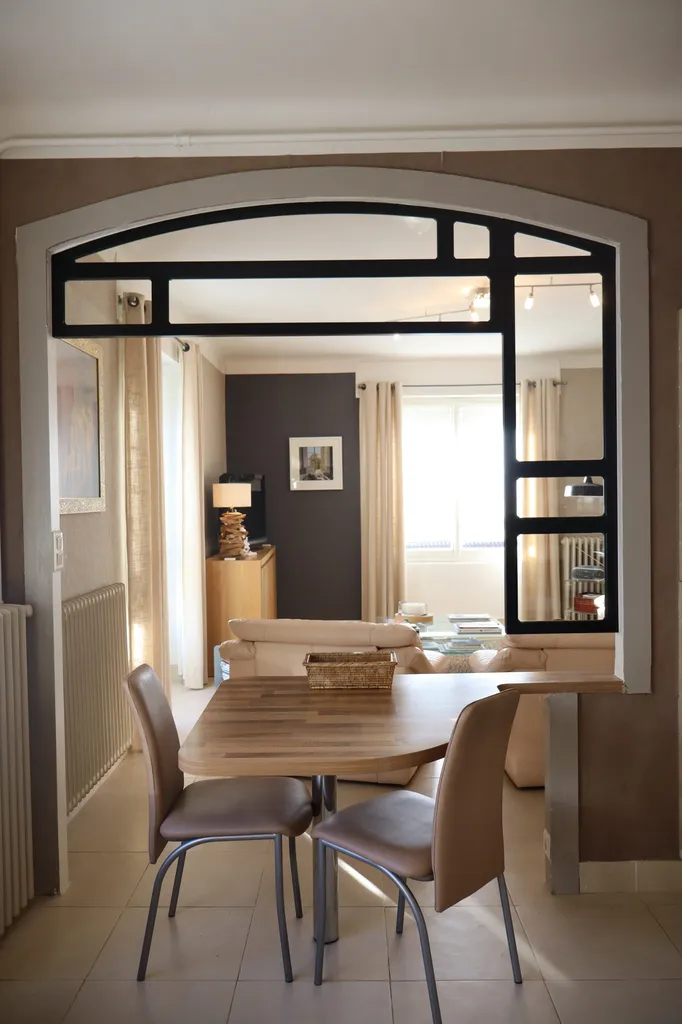 Verrière sur mesure purement esthétique pour sublimer un intérieur avec finesse et élégance en Sud-Ardèche à Aubenas