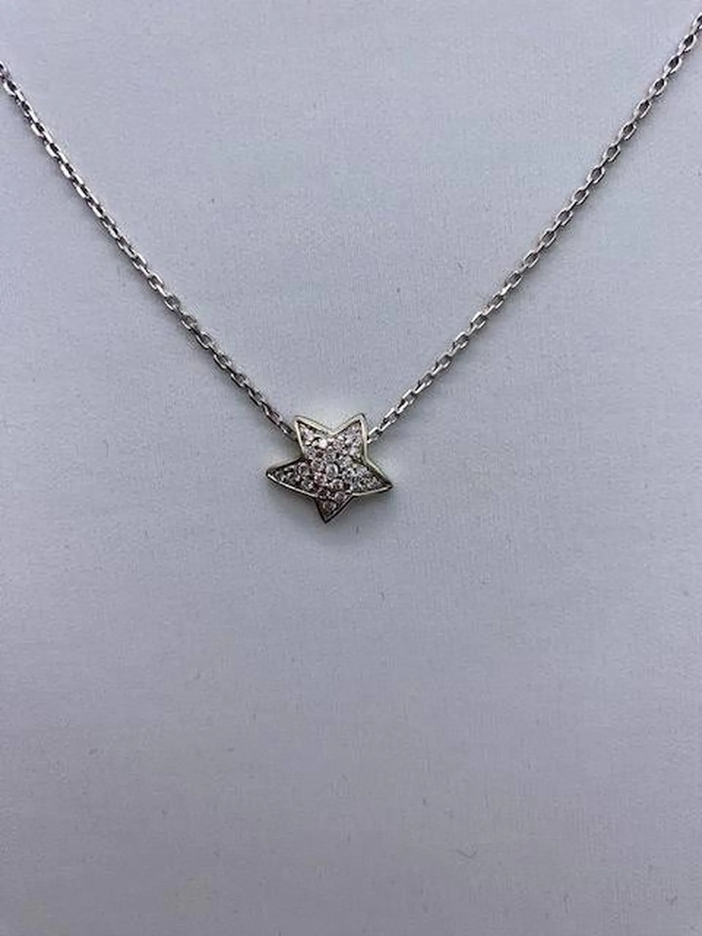 Un Voyage Céleste : Découvrez le Pendentif Étoilé de la Bijouterie Or Ligne à La Teste de Buch près de Bordeaux