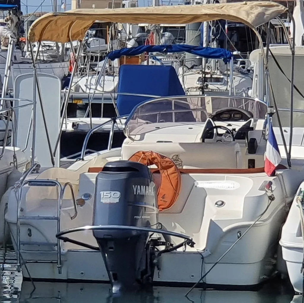 Bateau vedette d'occasion Nuvola 23 WA port de Bandol