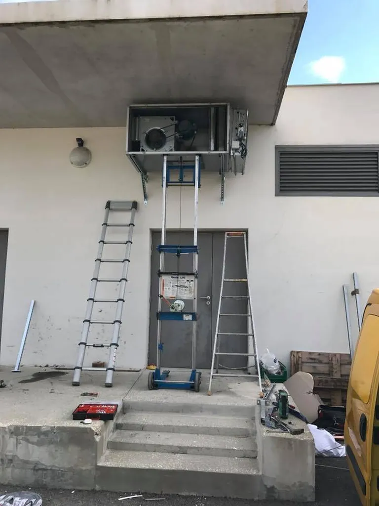 Déplacement d'une centrale de traitement de l'air à Aubagne