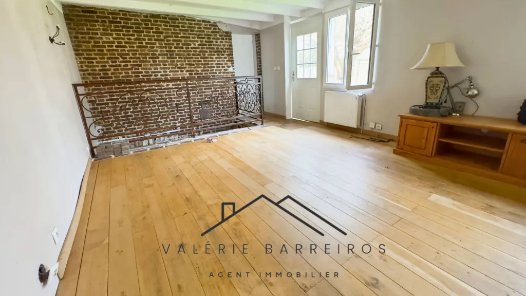 A vendre maison de maître de 113 m² habitables édifiée sur 900 m² de terrain sur la commune de CAUDEBEC LES ELBEUF 76320