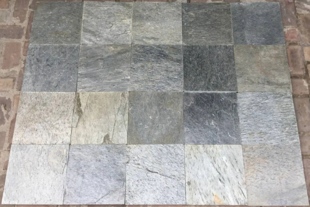 Pierre de Bali, avant immersion dans l'eau en pierre naturelle pour piscine et bassin.  Livraison partout en France: CANNES - MOUGINS - NICE