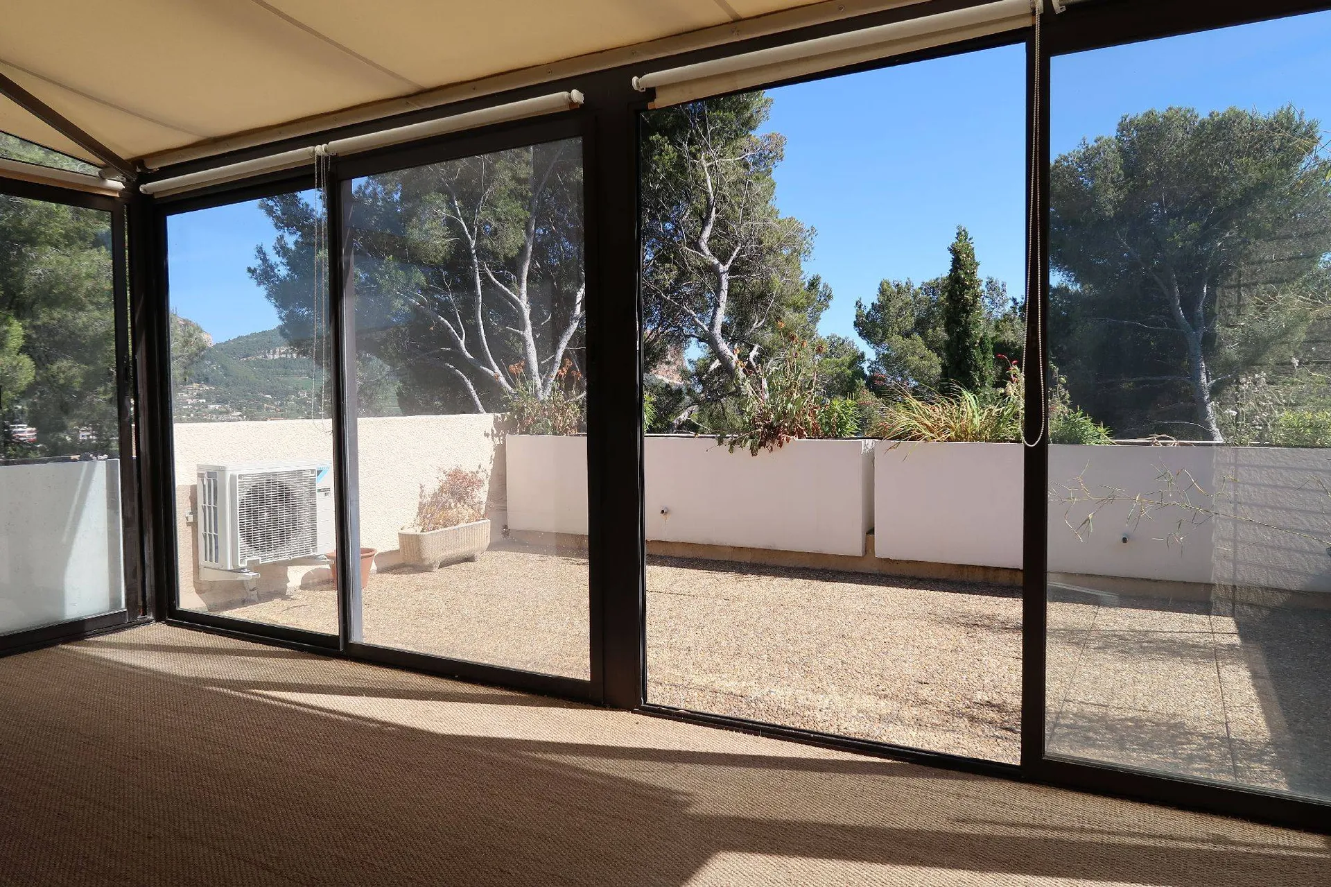 Appartement 3 Cassis ouvrant sur terrasse vue dégagée dans résidence fermée avec parking aisé