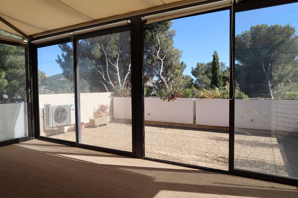 Appartement 3 Cassis ouvrant sur terrasse vue dégagée dans résidence fermée avec parking aisé