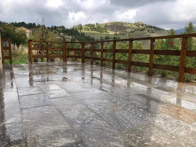 Dallage en pierre de luzerne pour terrasse à Valberg