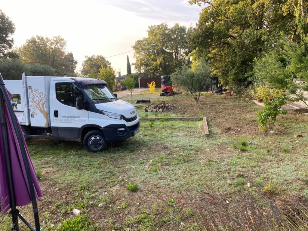 creation espace vert pour une villa eguilles