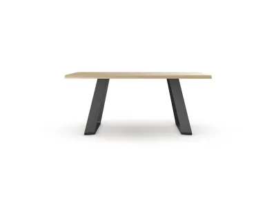 Photo d'une table de salle à manger style factory de fabrication italienne à l'achat près de Sanary sur Mer dans le 83