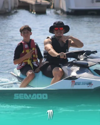 Une balade en jetski sans permis au large du Cap d’Agde : plaisir garanti dès les premières minutes.