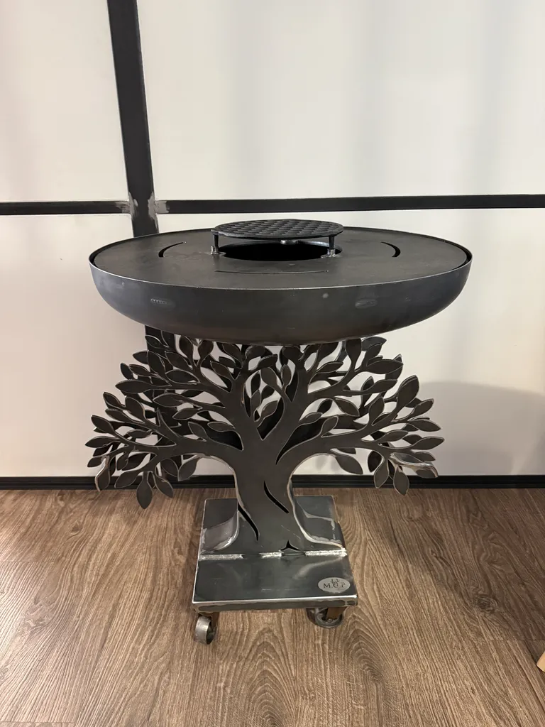 Braséro Plancha Arbre de Vie en acier – Fabrication artisanale à Villeneuve-de-Rivière (31) en Occitanie | Braséros design haut de gamme livrés partout en France