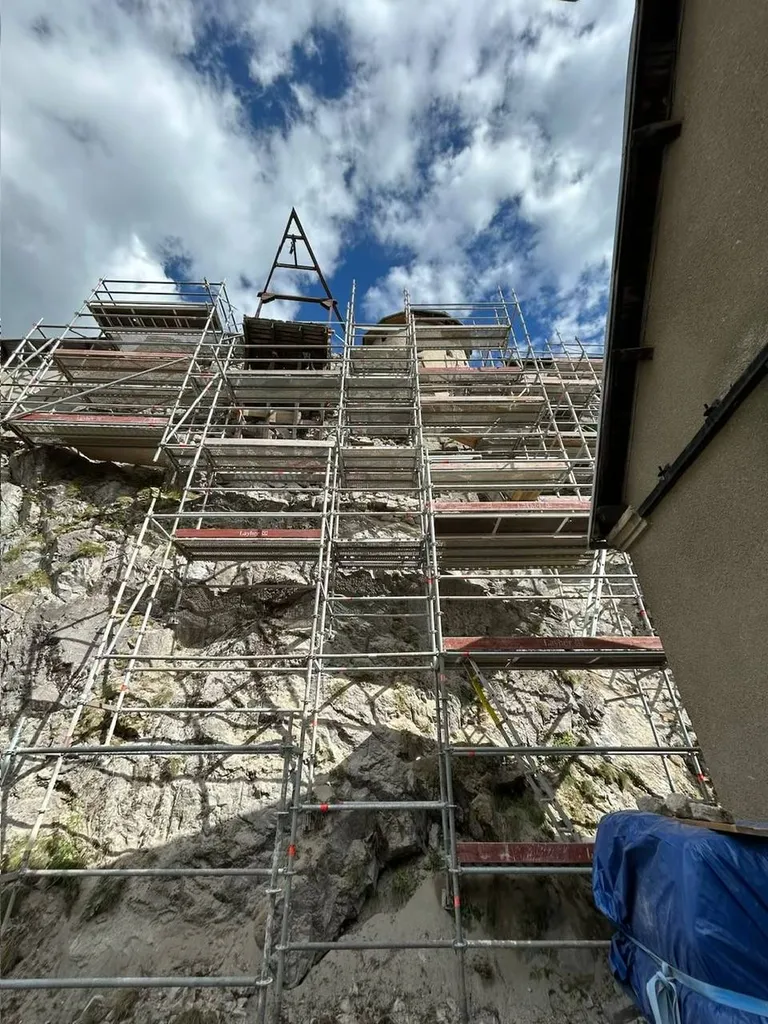 Installation d échafaudage multidirectionnel Layer pour monument historique vallée de Queyras