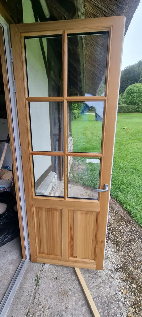 PEINTURE VELOURS DANS PIÈCE HUMIDE, SAUNA, HAMMAM..ET SATURATEUR SUR BOISERIE AUTOUR DE BOURG ACHARD 