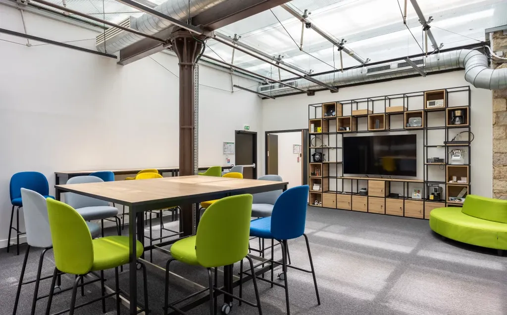 Étagère AURA modulable au design professionnel pour bureaux modernes et espaces collaboratifs à Marseille et en région PACA