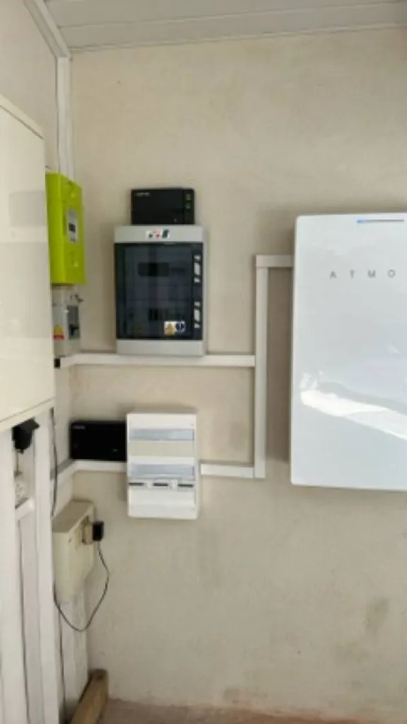 Installation d'une batterie de stockage Atmoce au meilleur prix avec Provence Energie Solaire Services