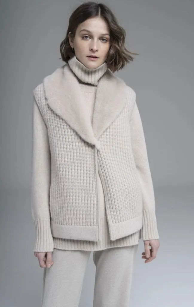 La collection automne-hiver 2024 Manzoni 24, des vêtements intemporels, chics et élégants.