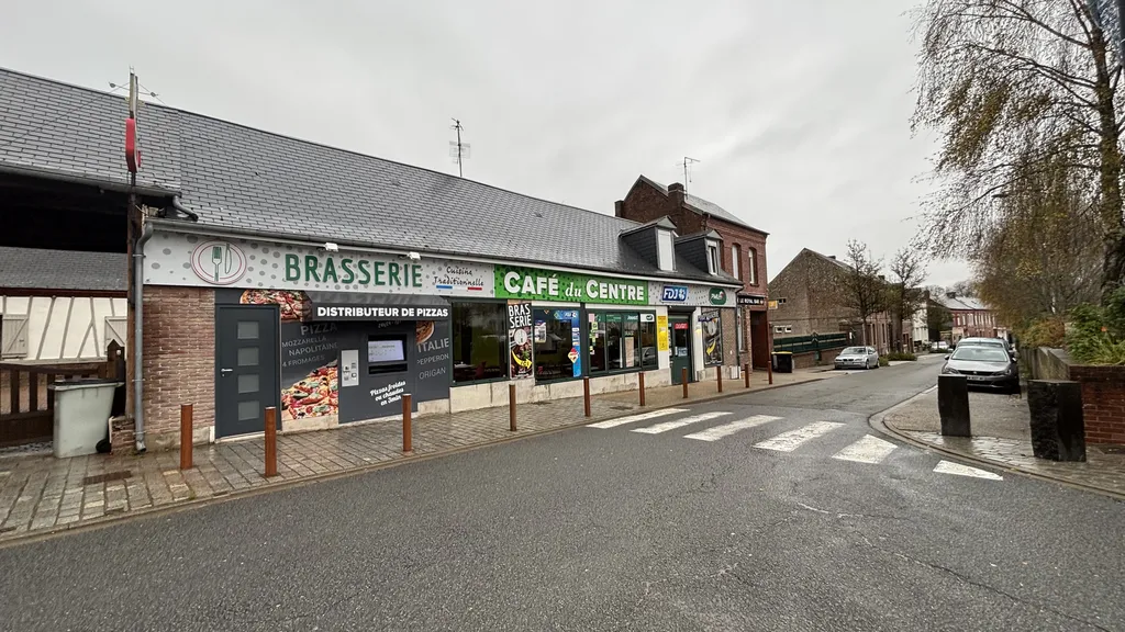Immeuble de 179m² vendu loué, avec commerce et appartement, FRIVILLE ESCARBOTIN (80).